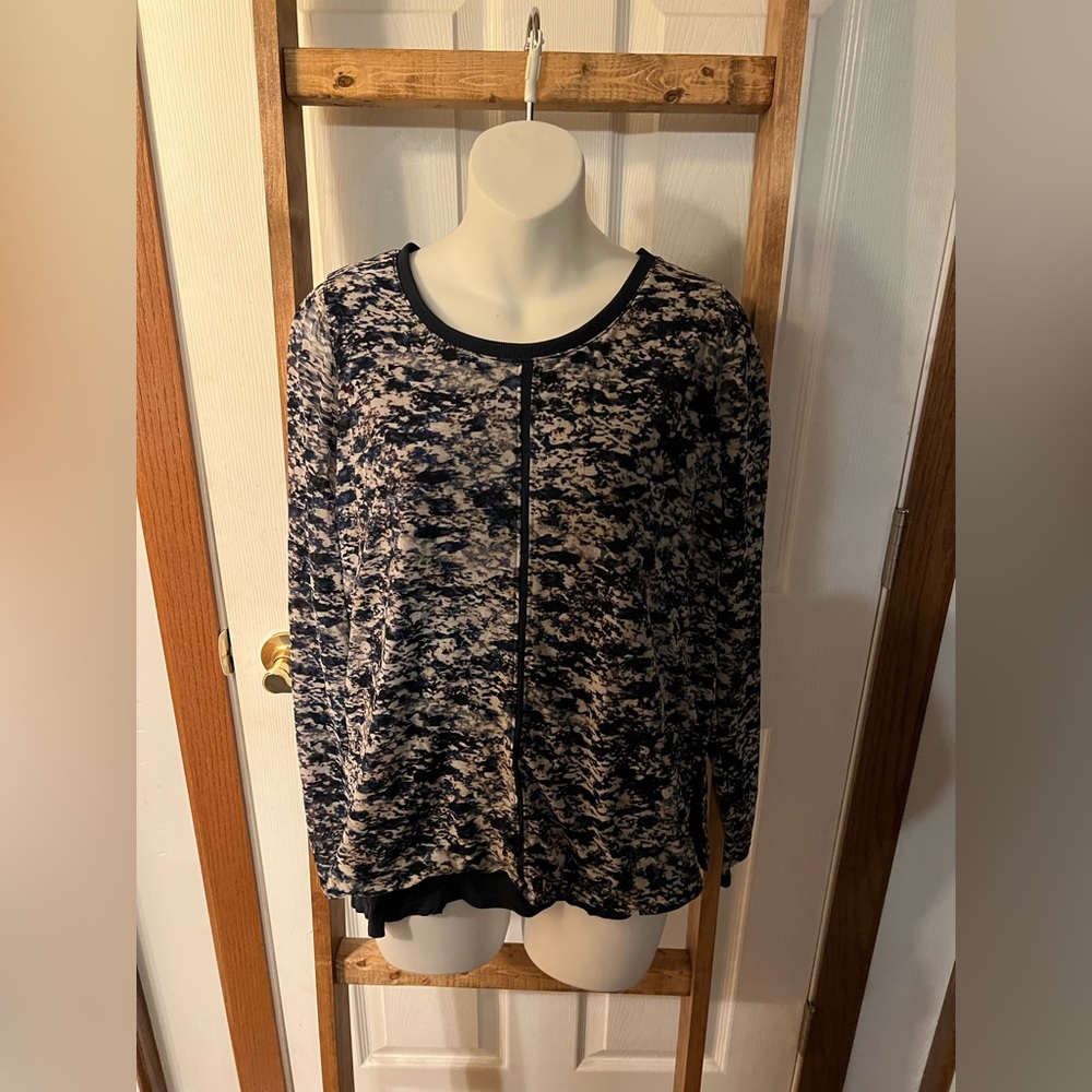 Simply by Vera Navy Long Sleeve Tee size Medium